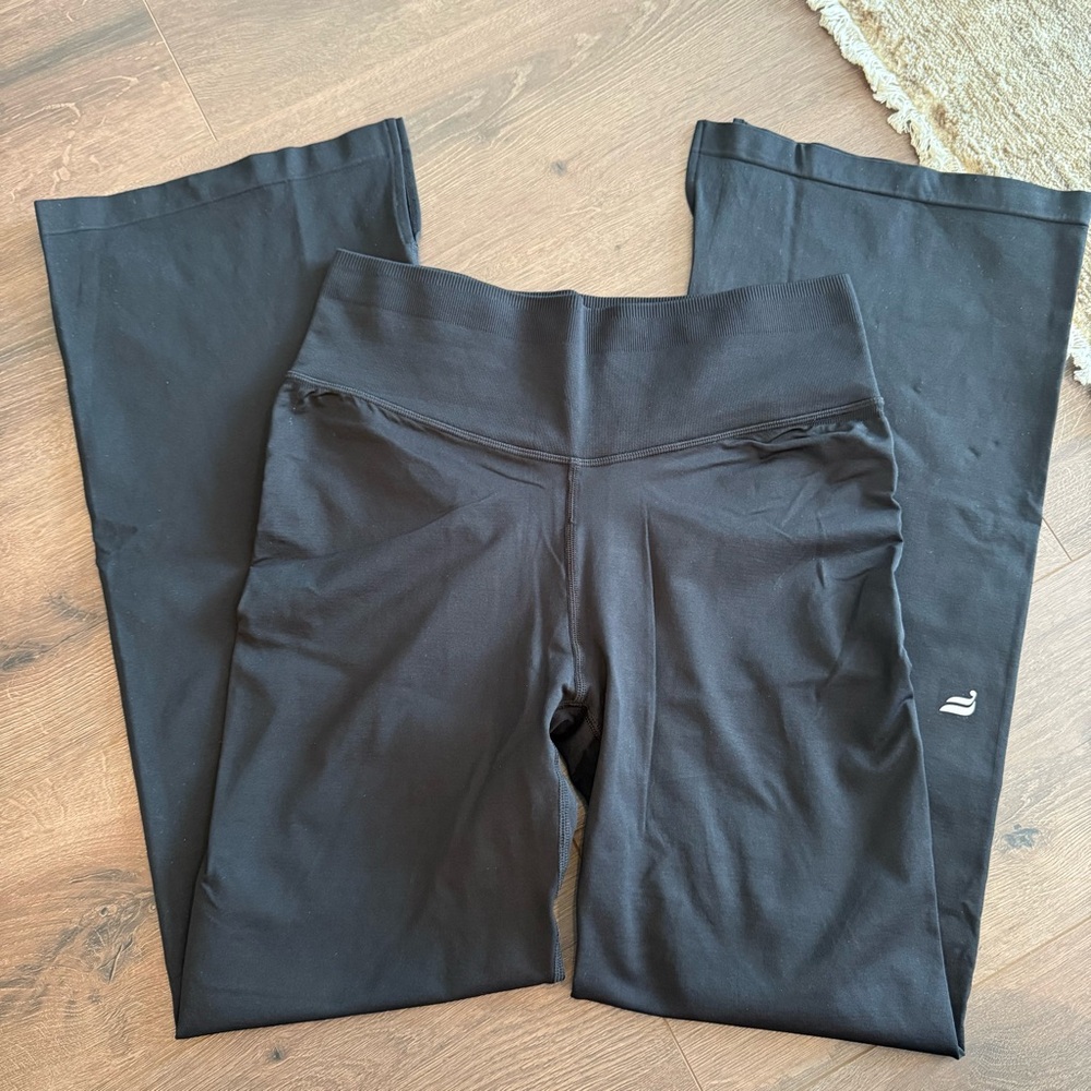 NWT Fabletics Sleek Seamless High-Waisted Flare Pant